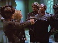 Tieran lässt Tuvok festnehmen.