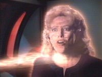 Kellin wird vom Emitterstrahl getroffen.