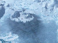 Chakotay und Harry Kim haben die Voyager im ewigen Eis entdeckt.