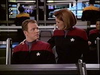 Die Voyager-Crew ist froh von der Erde zu hören.